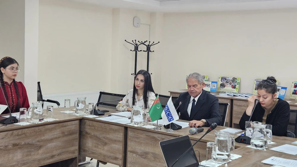 ÝHHG-NIŇ AŞGABATDAKY MERKEZINDE TALYPLAR ÜÇIN OKUW MASLAHATY GEÇIRILDI