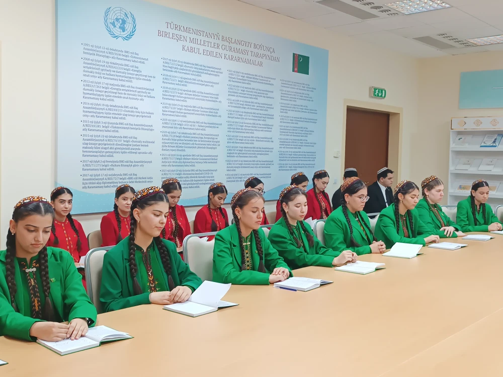PARAHATÇYLYK WE BITARAPLYK DÄPLERINIŇ TARYHY KÖKLERINE BAGYŞLANAN OKUW-USULY SEMINAR GEÇIRILDI
