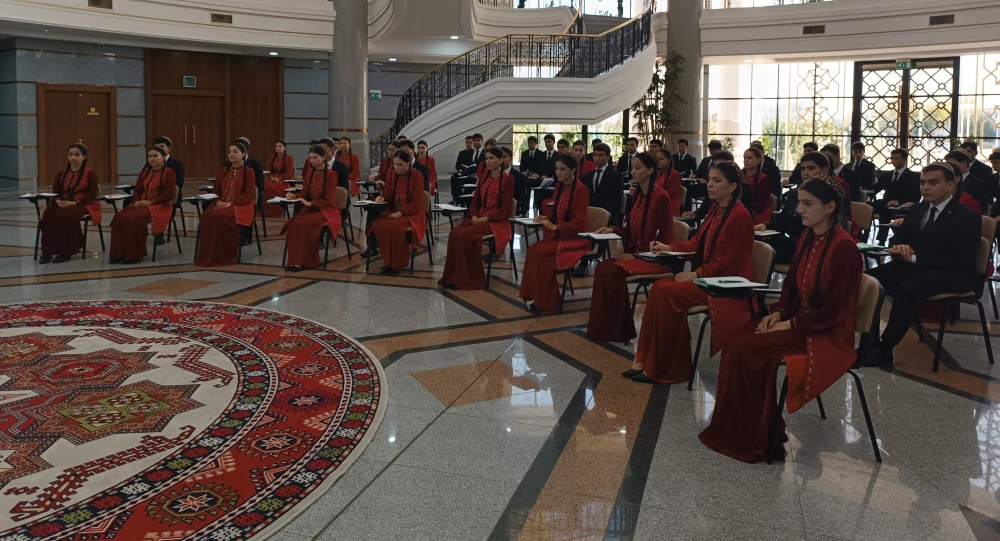 HALKARA BAŞLANGYÇLARYŇ ÄHMIÝETINE BAGYŞLANAN BRIFING GEÇIRILDI