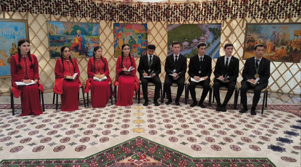 ÝAŞ DIPLOMATLAR ÜÇIN TÄSIRLI GEÇEN DUŞUŞYK