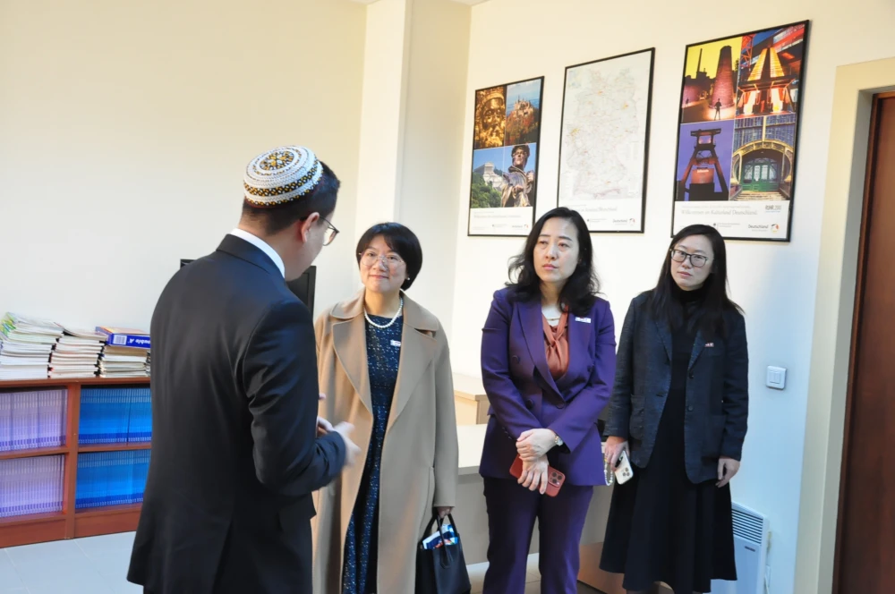 LANÇŽOU UNIWERSITETINIŇ WEKILLERINIŇ ÝURDUMYZA SAPARY BAŞLANDY