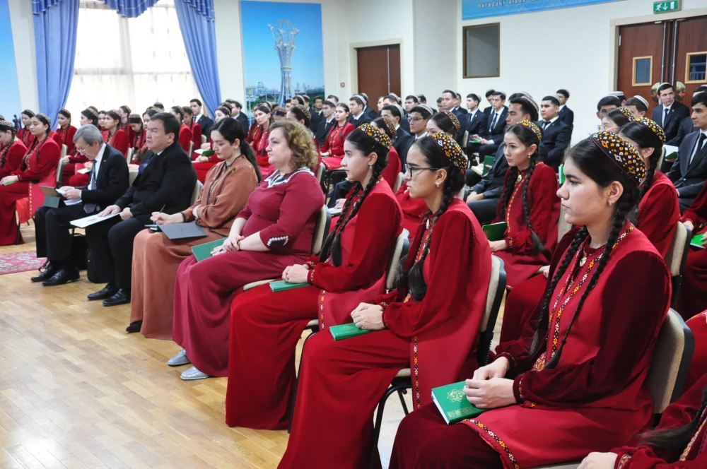 MERKEZI AZIÝA: DURNUKLY YKDYSADY ÖSÜŞIŇ TÄZE  MERKEZINE ÖWRÜLÝÄR