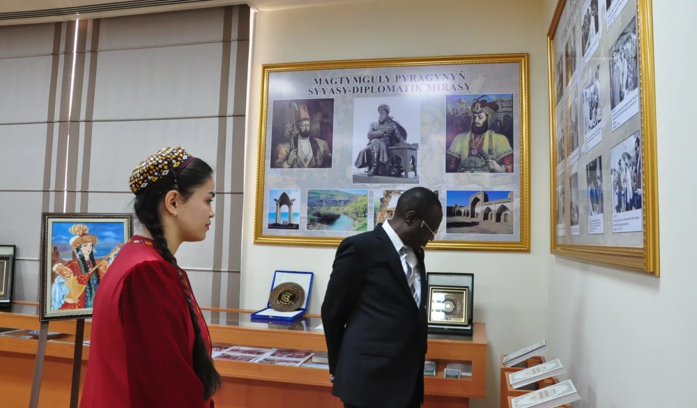 СОСТОЯЛАСЬ ЛЕКЦИЯ ЧРЕЗВЫЧАЙНОГО И ПОЛНОМОЧНОГО ПОСЛА РЕСПУБЛИКИ ЧАД В ТУРКМЕНИСТАНЕ