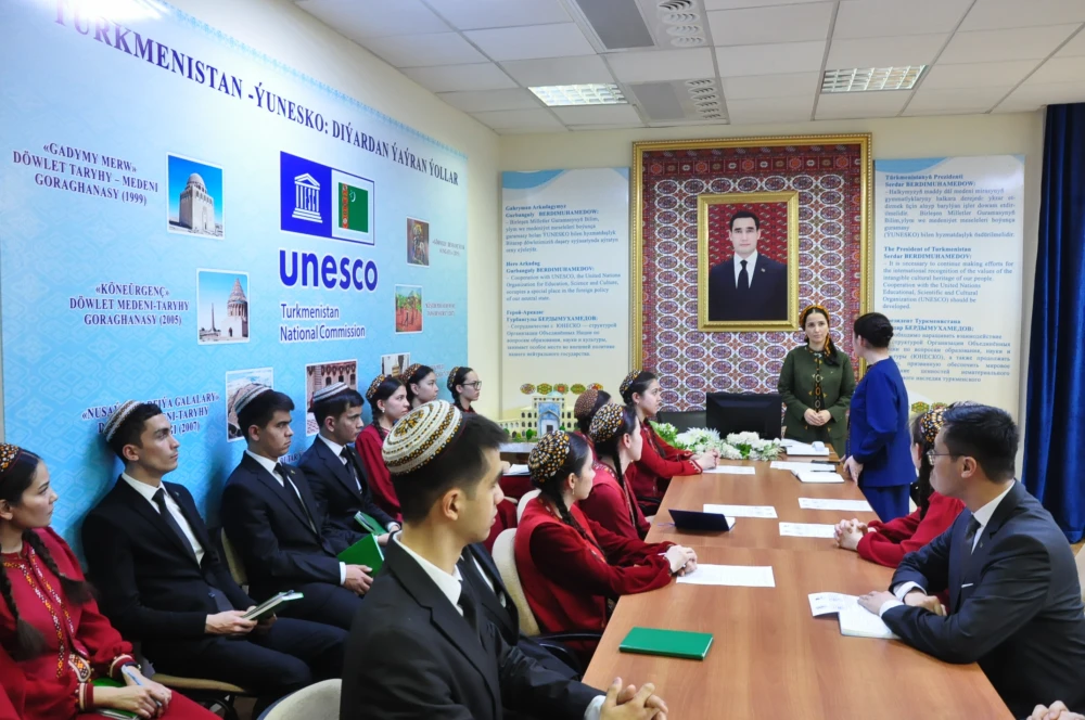 «PARAHATÇYLYK MEDENIÝETI» ATLY ÝUNESKO KLUBYNYŇ HASABAT ÝYGNAGY GEÇIRILDI