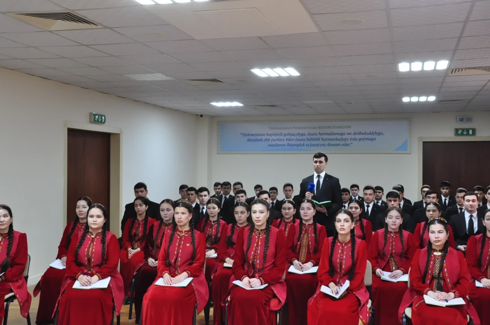 DOSTLUKLY SAPARA BAGYŞLANYP BRIFING GEÇIRILDI