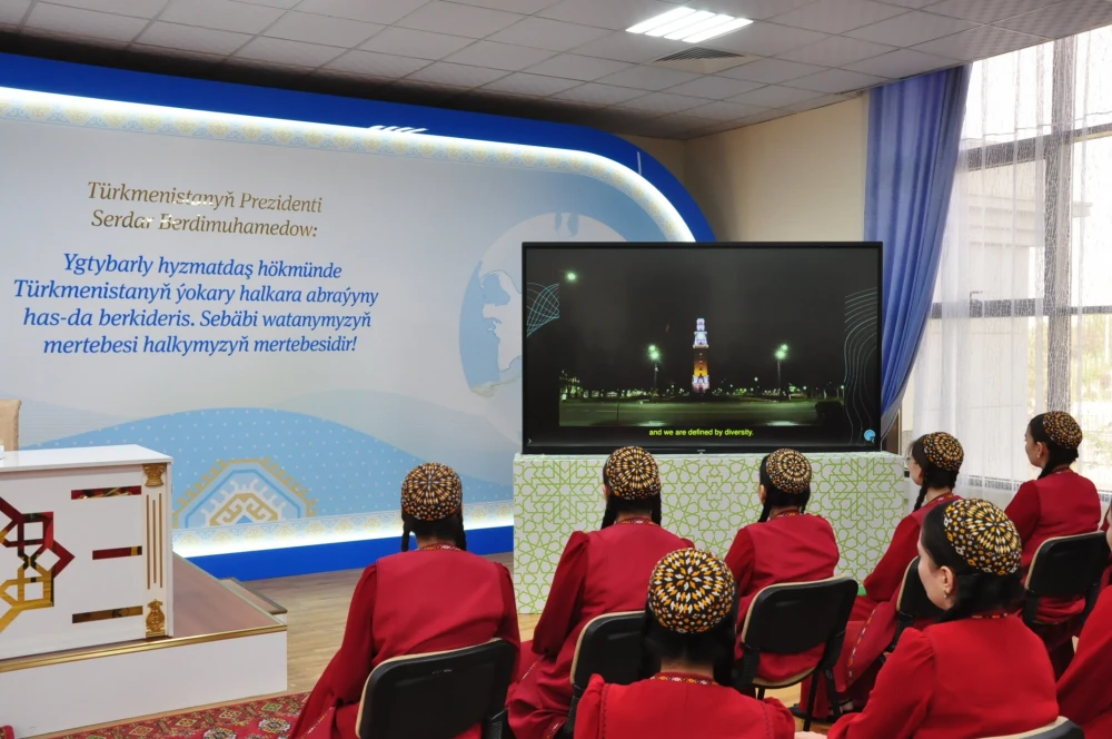 ARGENTINANYŇ ÝURDUMYZDA TÄZE BELLENEN ILÇISINIŇ GATNAŞMAGYNDA OKUW SAPAGY GEÇIRILDI