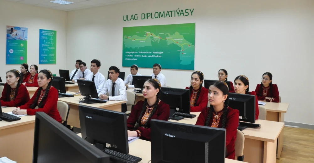 GELJEGIŇ DIPLOMATIÝASY: TÄZEÇIL USULLAR WE EMELI AŇ