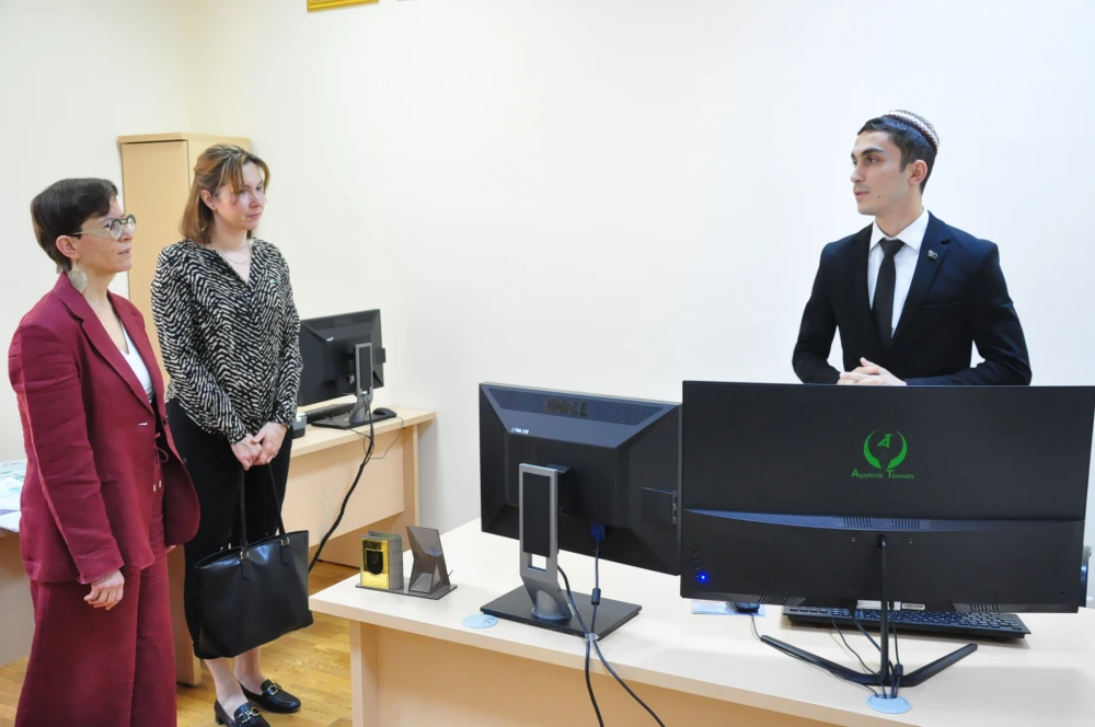 FINLANDIÝA RESPUBLIKASYNYŇ TÜRKMENISTANDAKY ADATDAN DAŞARY WE DOLY YGTYÝARLY ILÇISI  BILEN GEÇIRILEN DUŞUŞYK