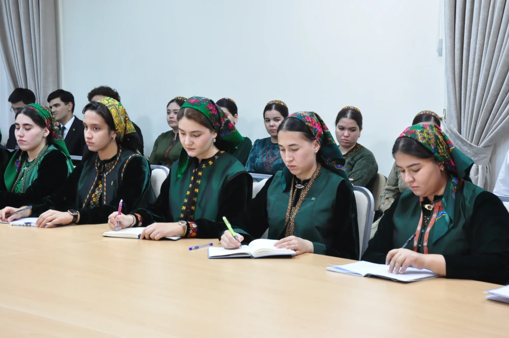 «AZIÝADA YNAMY BERKITMEK, ULAG BAGLANYŞYGYNY WE EKOLOGIÝA HOWPSUZLYGYNY ÜPJÜN ETMEK BOÝUNÇA INNOWASION BASLANGYÇLAR» ATLY OKUW-USULY SEMINARY  GEÇIRILDI