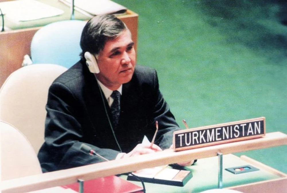TÜRKMEN DIPLOMATLARYNYŇ HALYPASY surady