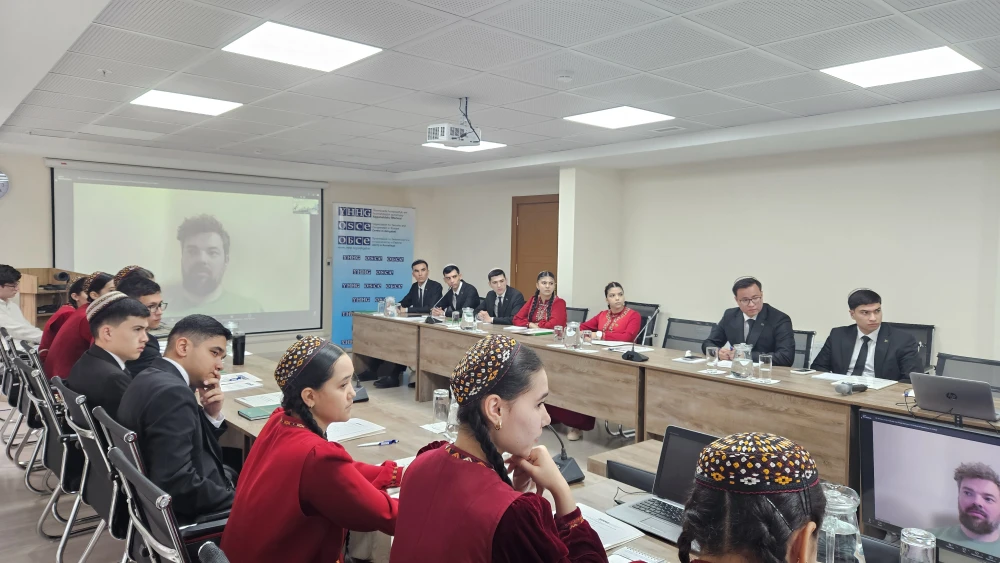 ÝHHG-NIŇ AŞGABATDAKY MERKEZINDE TALYPLAR ÜÇIN OKUW MASLAHATY GEÇIRILDI