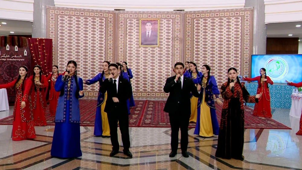 MEDENIÝETLERIŇ RUHY ARABAGLANYŞYGY:  ÝAPON WE HYTAÝ DILLERI GÜNI