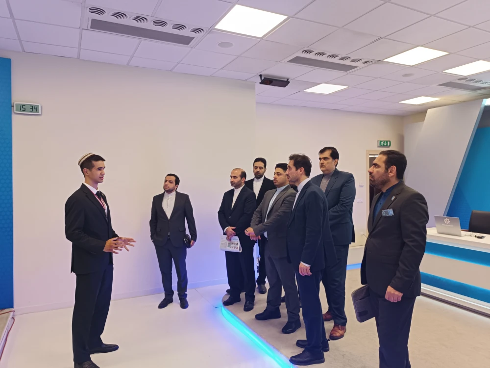 EÝRANLY ÝAŞ DIPLOMATLAR BILEN TANYŞLYK SAPARY GEÇIRILDI