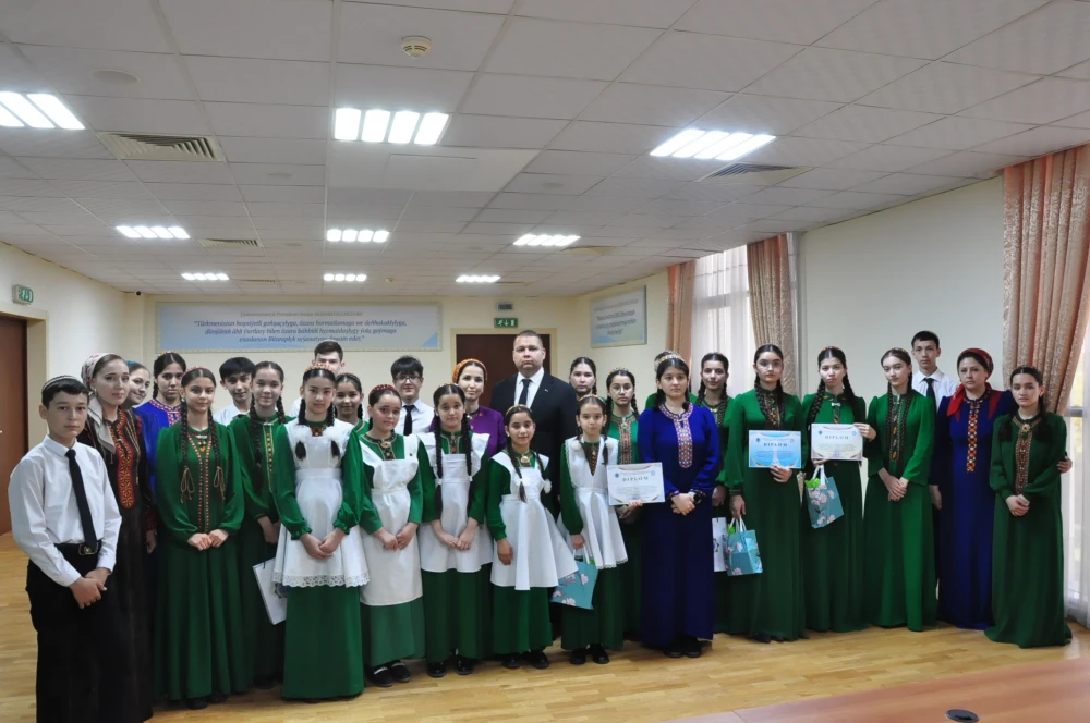 TÜRKMENISTANYŇ EKOLOGIÝA SYÝASATYNA BAGYŞLANAN SURAT BÄSLEŞIGI GEÇIRILDI