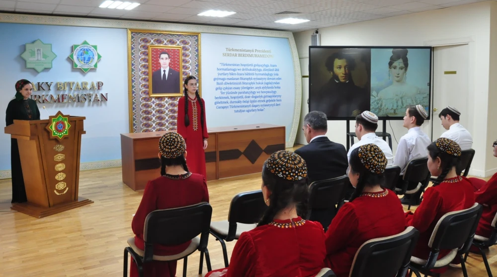 BÜTINDÜNÝÄ RUS DILI GÜNÜNE BAGYŞLANAN YLMY-DÖREDIJILIK ÇÄRESI GEÇIRILDI