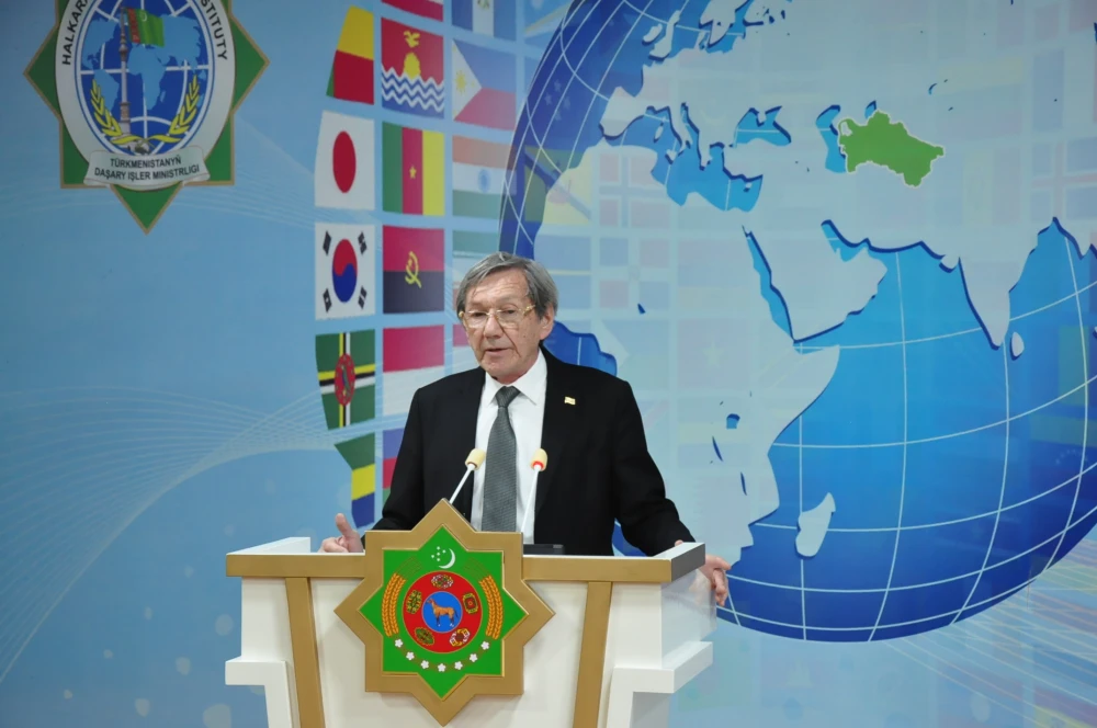 MERKEZI AZIÝA: DURNUKLY YKDYSADY ÖSÜŞIŇ TÄZE  MERKEZINE ÖWRÜLÝÄR