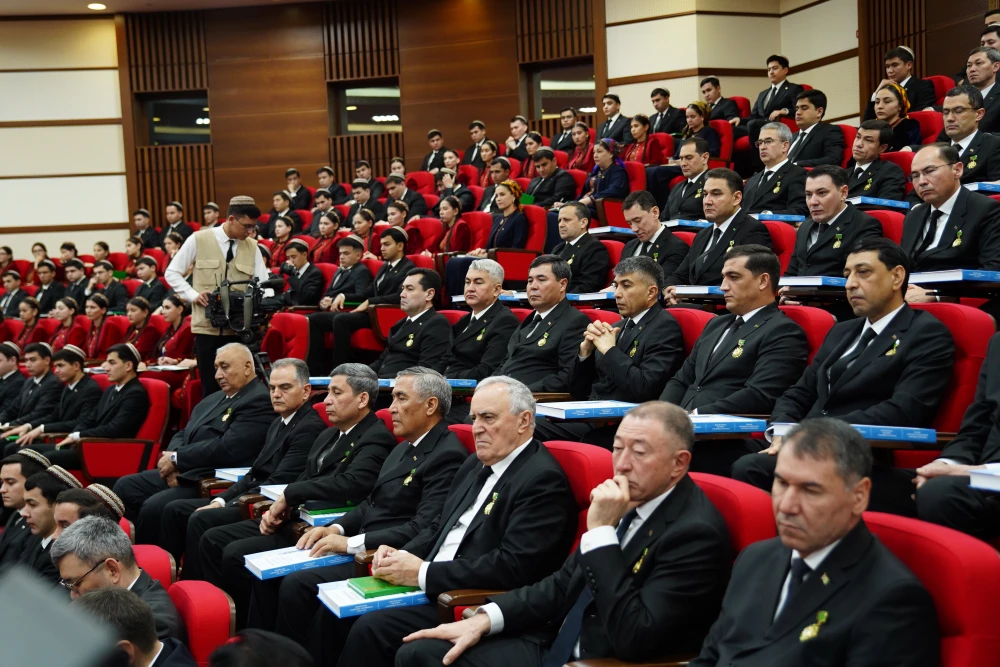 Hormatly Prezidentimiziň «Türkmenistanyň Bitaraplygy ― parahatçylygyň we ynanyşmagyň aýdyň ýoly» atly kitabynyň tanyşdyrylyş dabarasy