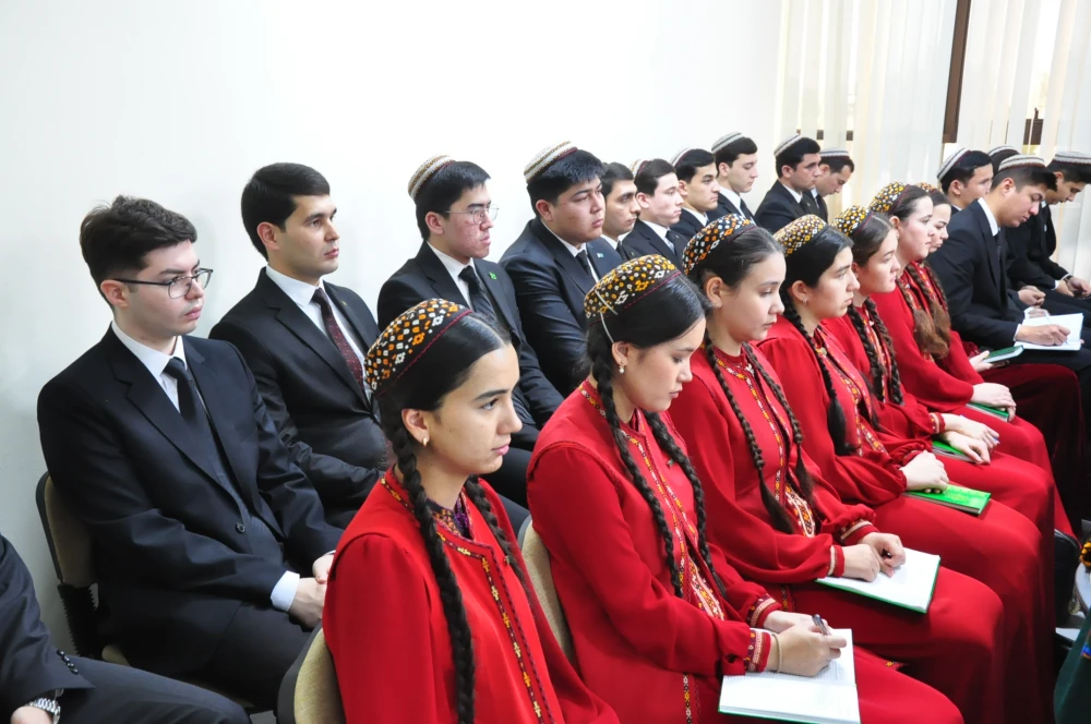 СОСТОЯЛАСЬ НАУЧНО-ТВОРЧЕСКАЯ КОНФЕРЕНЦИЯ НА ТЕМУ «РОЛЬ ЦИФРОВЫХ ТЕХНОЛОГИЙ В ПОВЫШЕНИИ ЭФФЕКТИВНОСТИ ПУБЛИЧНОЙ ДИПЛОМАТИИ»