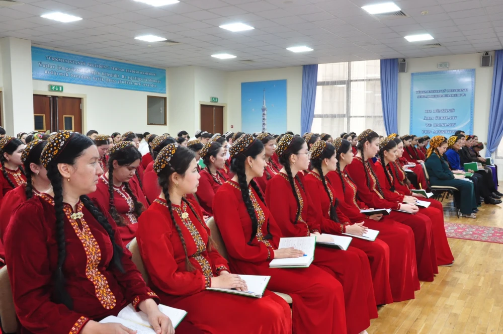 Ylmy-amaly maslahat geçirildi
