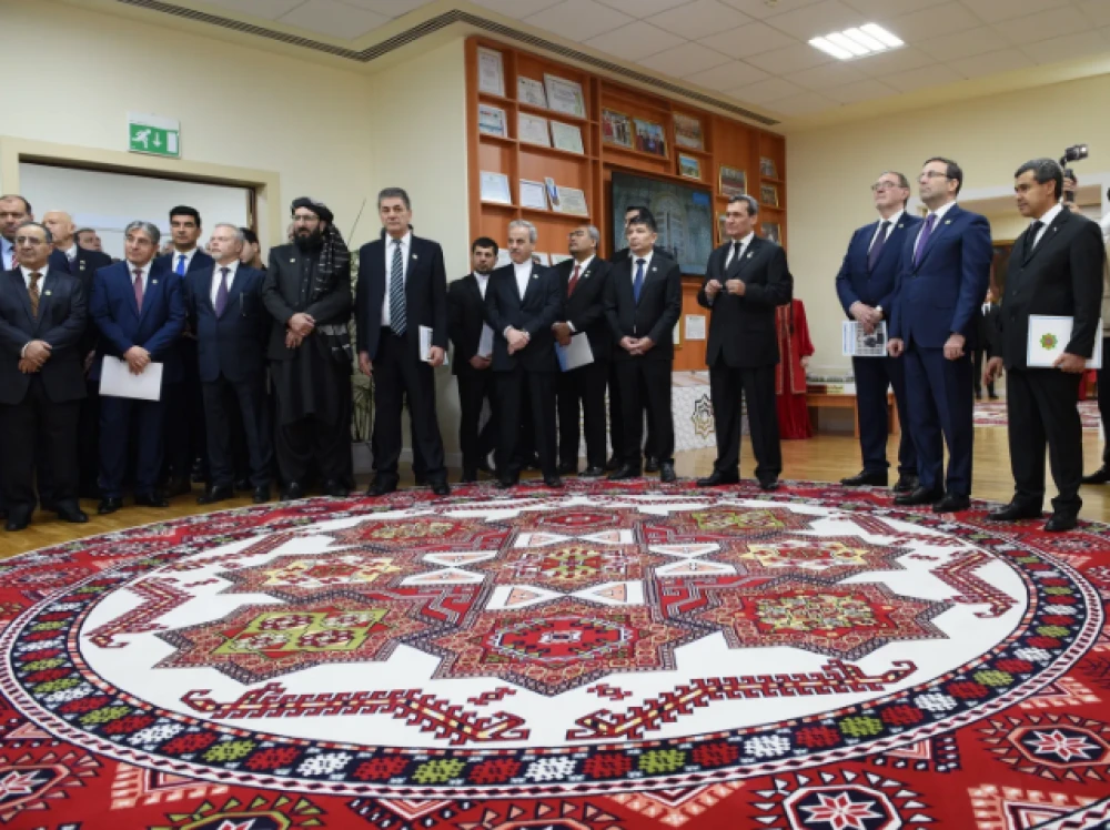 Türkmen diplomatlarynyň hünär baýramy mynasybetli Halkara gatnaşyklar institutynda "Diplomatik protokoly" okuw merkezi açyldy