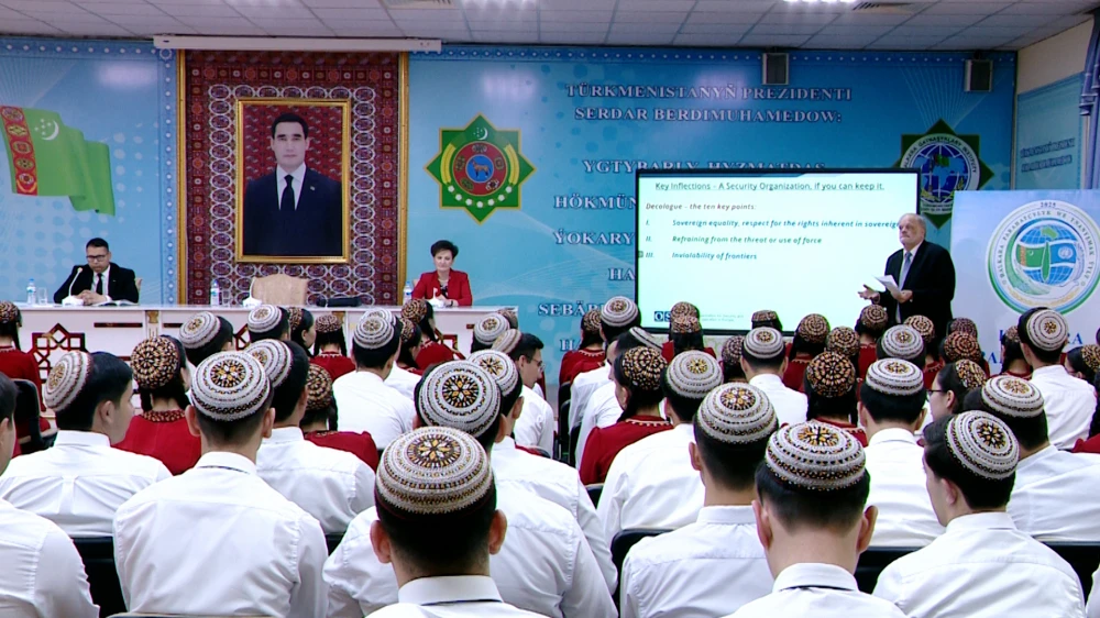 A TRAINING COURSE WITH THE PARTICIPATION OF THE HEAD OF THE OSCE CENTRE IN ASHGABAT surady