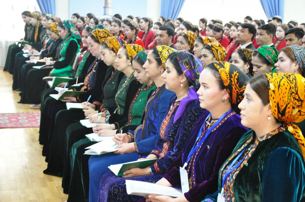 Türkmenistanyň Mejlisiniň deputatlygyna dalaşgärler bilen duşuşyk geçirildi