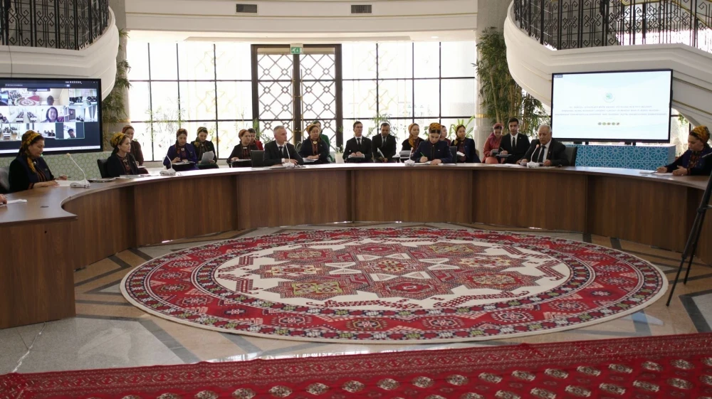 “Dil – hoşniýetli gatnaşyklaryň möhüm serişdesi” atly halkara okuw–usuly maslahaty geçirildi