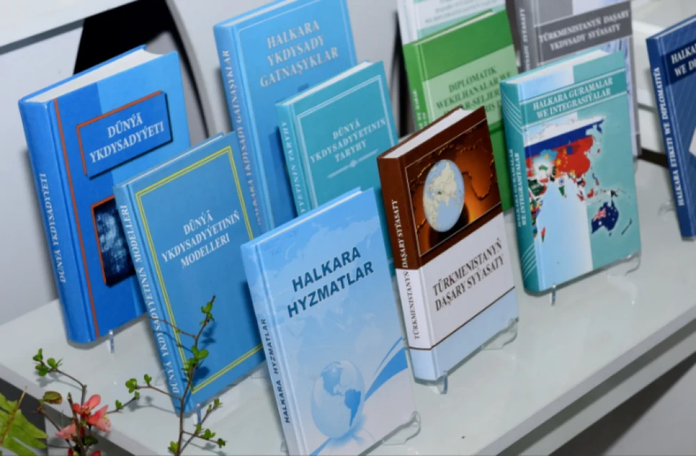 Türkmen diplomatlarynyň hünär baýramy mynasybetli Halkara gatnaşyklar institutynda "Diplomatik protokoly" okuw merkezi açyldy