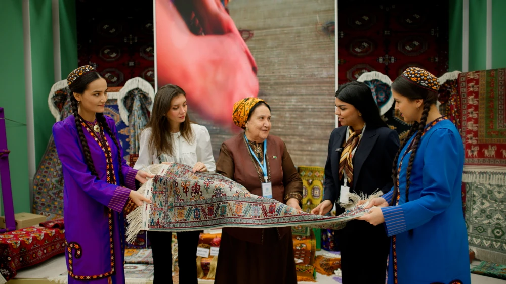 Jemgyýetde zenanlaryň orny pugtalandyrylýar