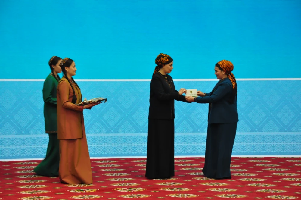 HALKARA ZENANLAR GÜNI MYNASYBETLI  BAÝRAMÇYLYK DABARASY