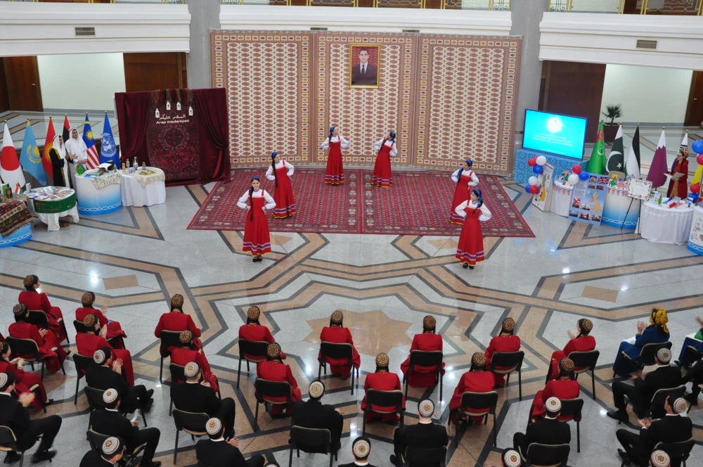 DILLER – DOSTLUK ÇEMENI