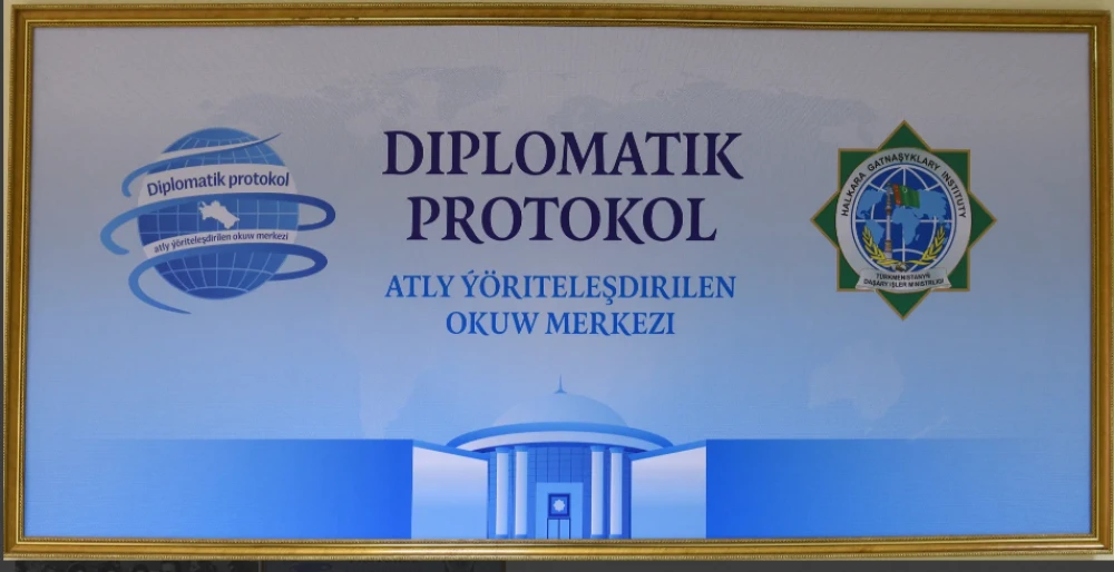 Türkmen diplomatlarynyň hünär baýramy mynasybetli Halkara gatnaşyklar institutynda "Diplomatik protokoly" okuw merkezi açyldy