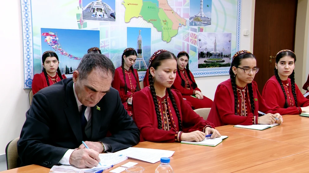 A TRAINING SESSION WAS HELD FOR STUDENTS