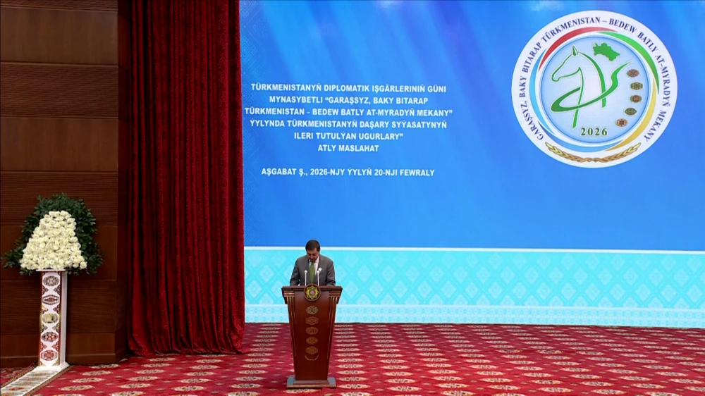 TÜRKMENISTANYŇ DIPLOMATIK IŞGÄRLERINIŇ GÜNI MYNASYBETLI MASLAHAT WE BAÝRAMÇYLYK KONSERTI GEÇIRILDI