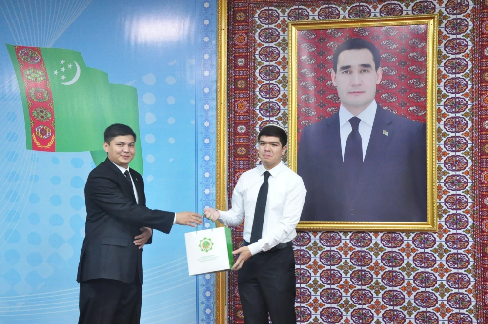 YOUNG VOLUNTEERS WHO ATTENDED THE INTERNATIONAL CONFERENCE WERE AWARDED