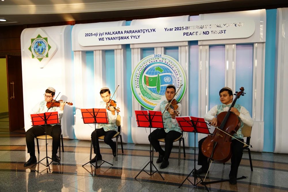 Hormatly Prezidentimiziň «Türkmenistanyň Bitaraplygy ― parahatçylygyň we ynanyşmagyň aýdyň ýoly» atly kitabynyň tanyşdyrylyş dabarasy