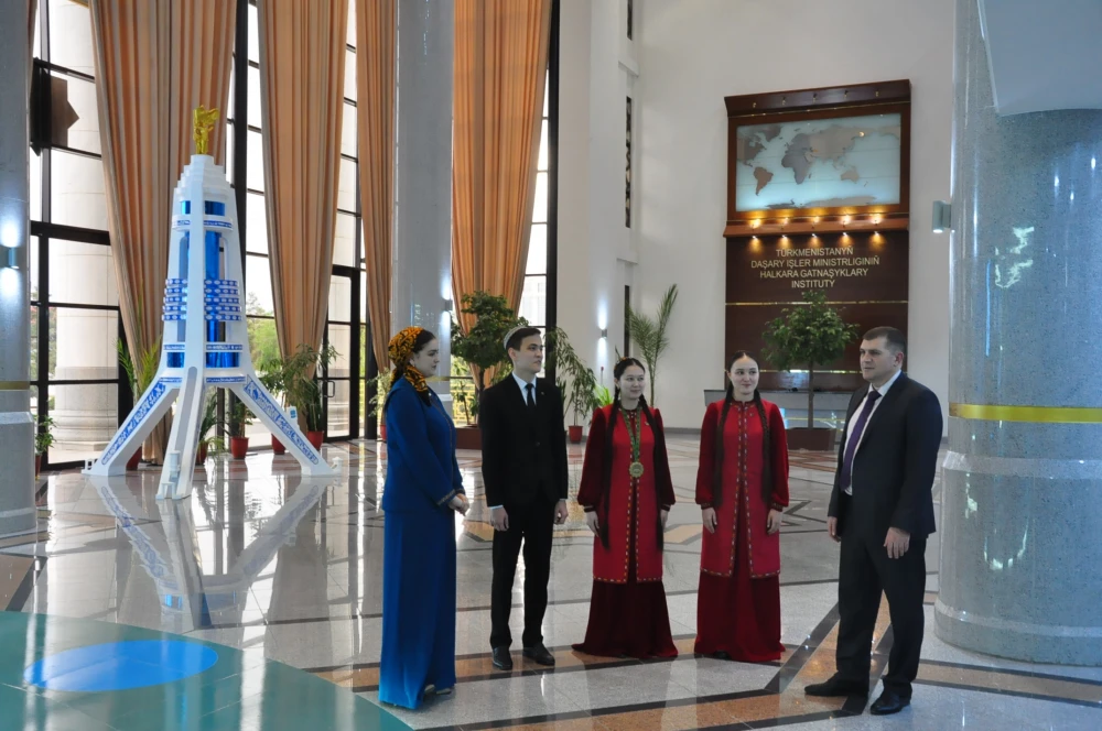 ASTRAHAN DÖWLET UNIWERSITETINIŇ REKTORY BILEN DUŞUŞYK GEÇIRILDI