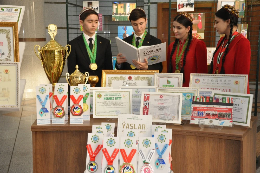 THE PRESENTATION CEREMONY OF THE BOOK OF ESTEEMED PRESIDENT “ÝAŞLAR – WATANYŇ DAÝANJY” WAS HELD