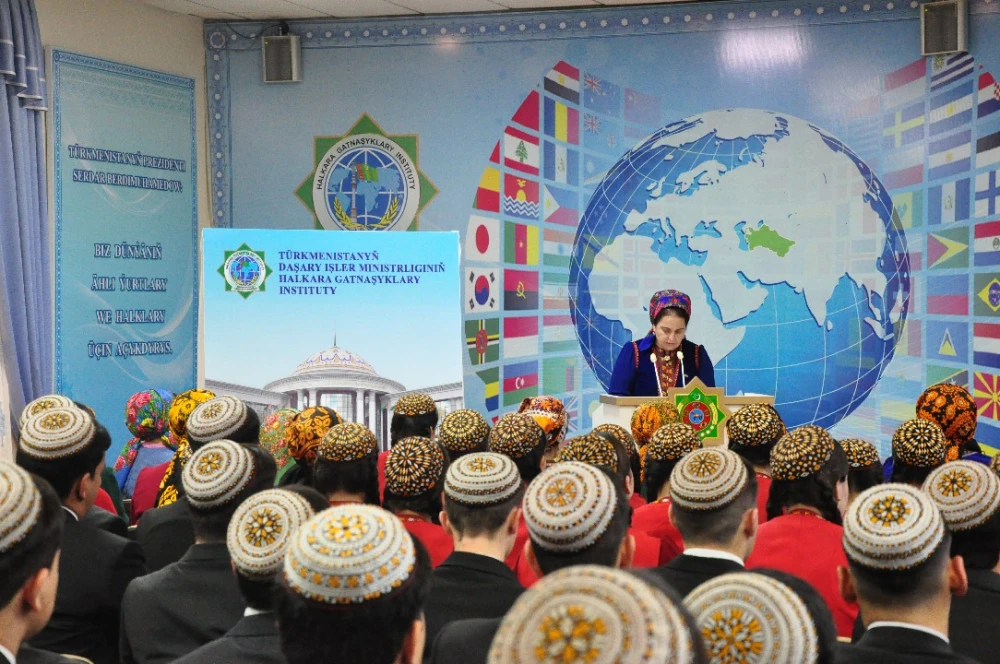 Türkmenistanyň Konstitusiýasynyň we Türkmenistanyň  döwlet baýdagynyň güni mynasybetli  ylmy-amaly maslahat geçirildi