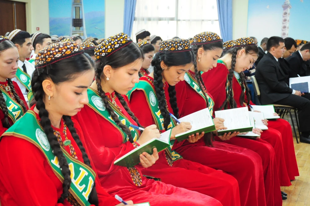 Bilimler we talyp ýaşlar güni mynasybetli ylmy-amaly maslahat geçirildi