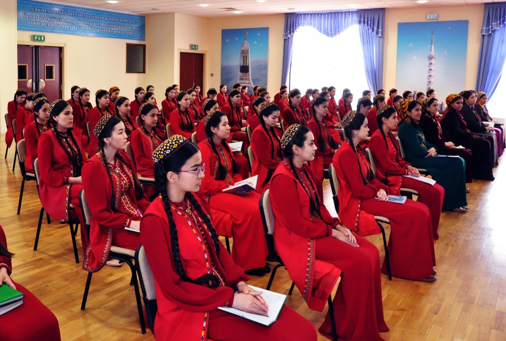 “Türkmen keşdeçilik sungaty ÝUNESKO-nyň sanawynda”  atly duşuşyk geçirildi