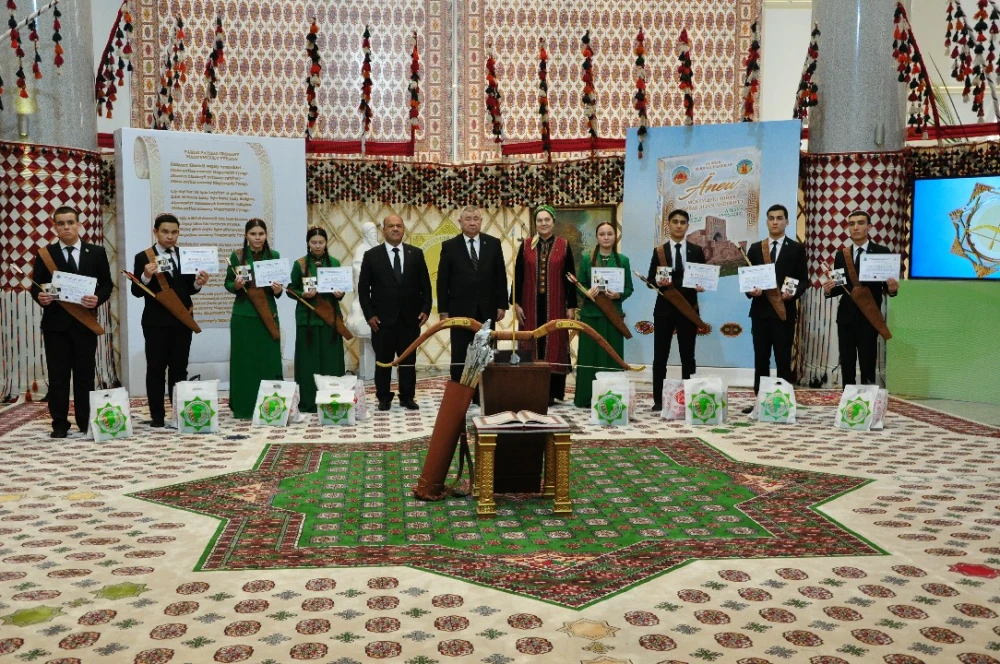 PARAHATÇYLYGYŇ ÝAŞ ÇAPARLARY:  III MÖWSÜMIŇ II ÝARYM FINAL OÝNY GEÇIRILDI