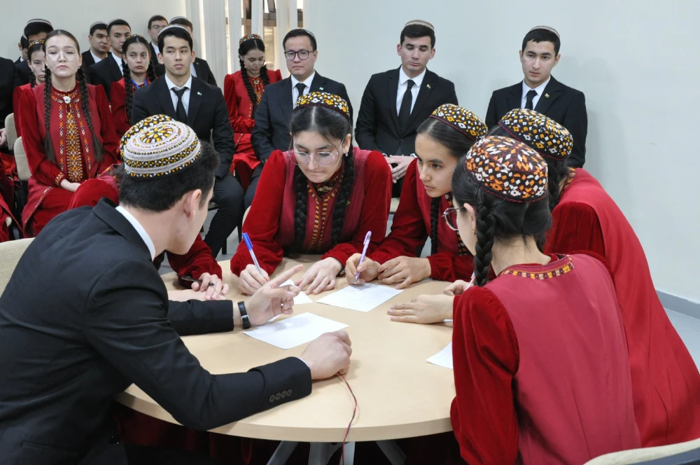 Halkara Bitaraplyk gününe bagyşlanan breýn-ring bäsleşigi geçirildi