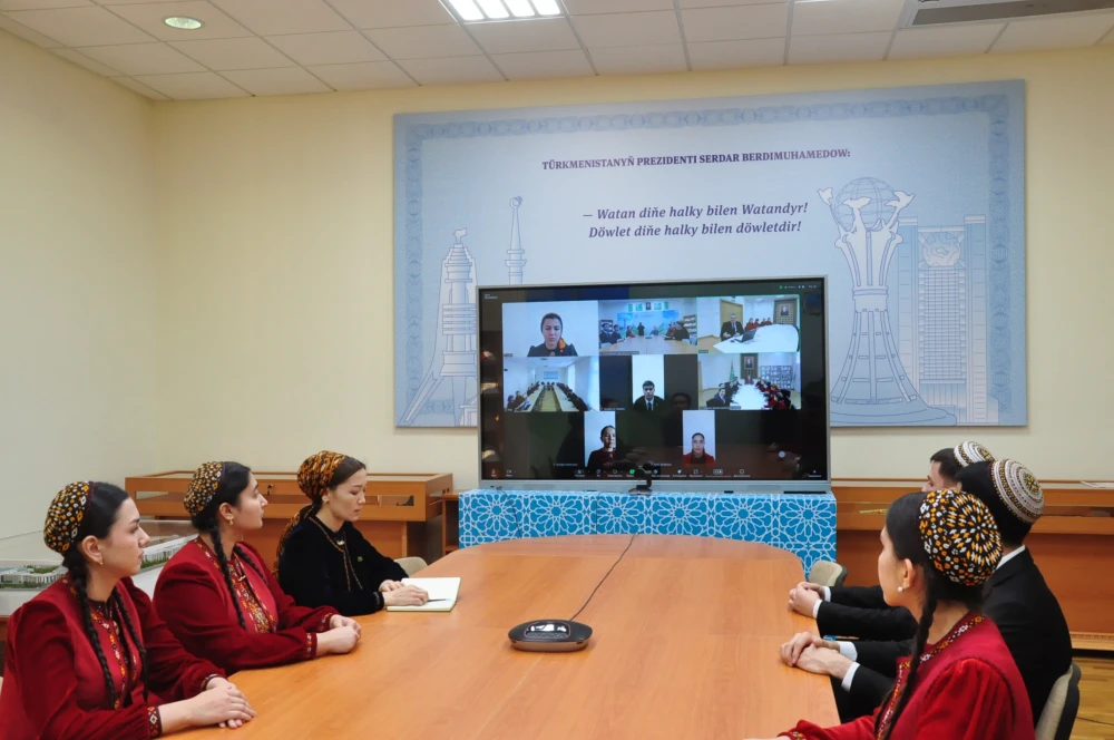 ÝAŞ HABARÇYLARA «SPORT ŽURNALISTINIŇ ERK ETMELI BAŞARNYKLARY» ATLY OKUW SAPAGY  GEÇIRILDI