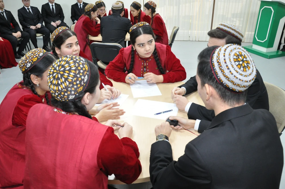 Halkara Bitaraplyk gününe bagyşlanan breýn-ring bäsleşigi geçirildi