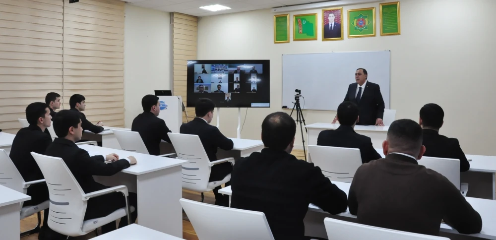 ДАН СТАРТ КРАТКОСРОЧНЫМ КУРСАМ ПО ДИПЛОМАТИЧЕСКОМУ ПРОТОКОЛУ