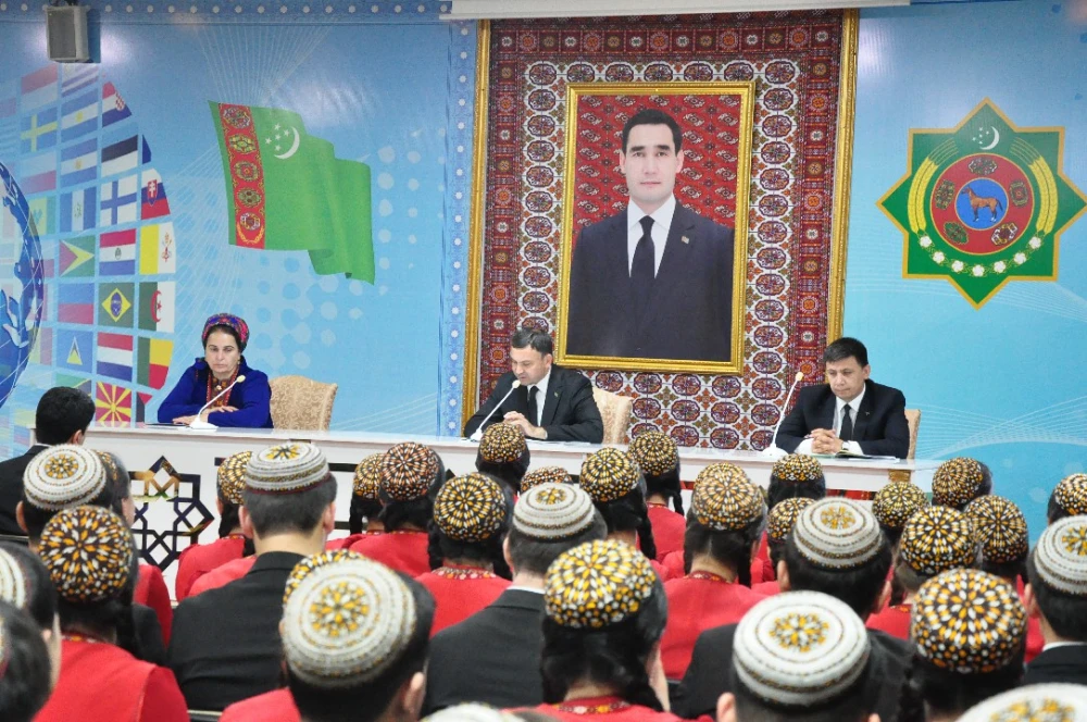 Türkmenistanyň Konstitusiýasynyň we Türkmenistanyň  döwlet baýdagynyň güni mynasybetli  ylmy-amaly maslahat geçirildi