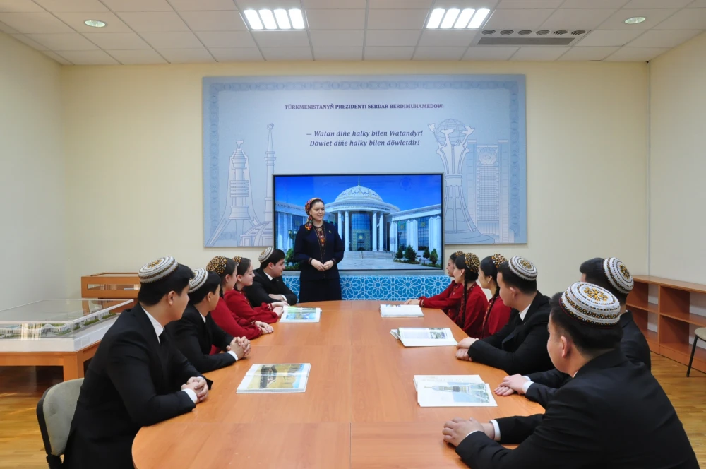 «PARFIÝA IMPERIÝASYNYŇ DIPLOMATIÝASY WE OLARYŇ DIPLOMATIK DÄPLERI, ŞEÝLE-DE NUSAÝDA ATŞYNASLYK SUNGATYNYŇ ÖSÜŞI» ATLY TEMA BOÝUNÇA UMUMY OKUW SAPAGY GEÇIRILDI.