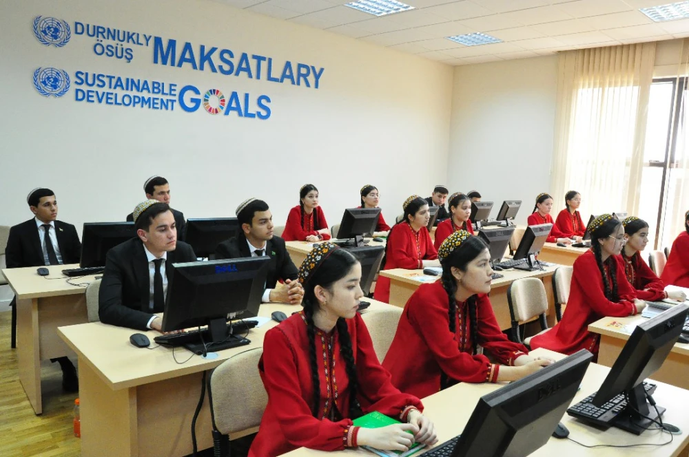 “TURKMEN YOUTH4SDGS” ATLY OKUW SAPAKLARY DOWAM EDÝÄR