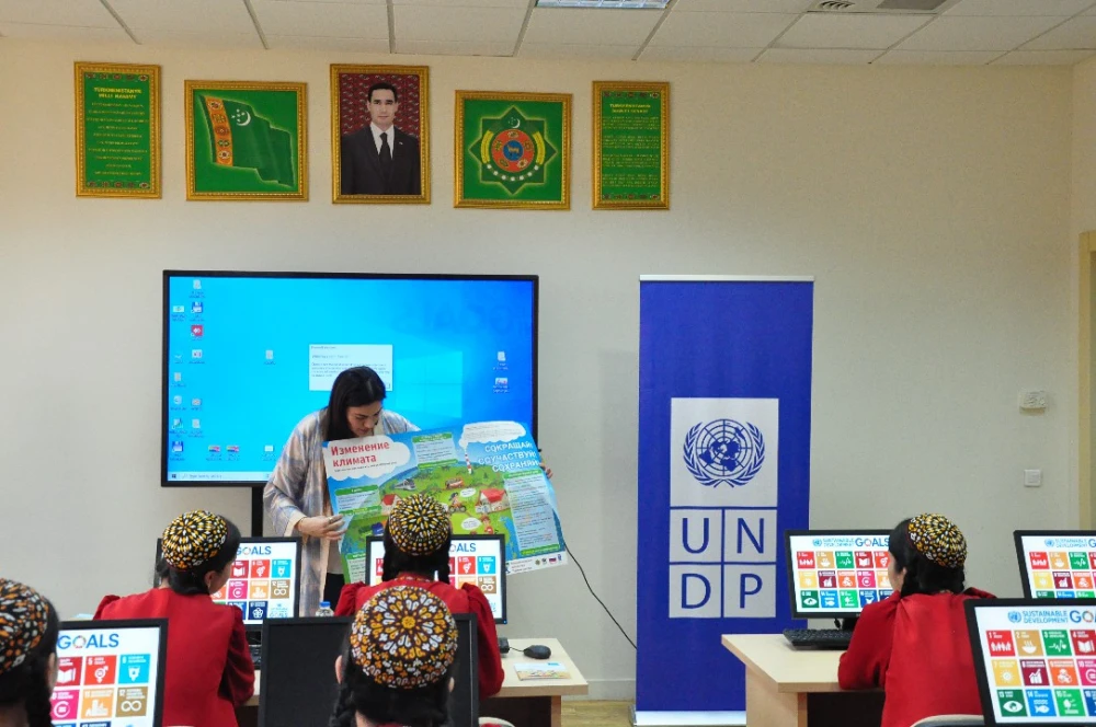 “TURKMEN YOUTH4SDGS” ATLY OKUW SAPAKLARY DOWAM EDÝÄR